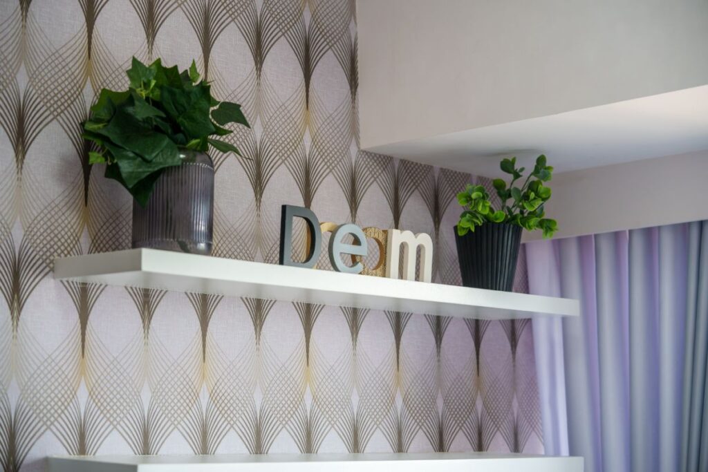 Personalize Decor and Choose a Color Scheme